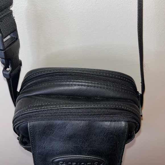 CASE LOGIC Portable CD Carrying Travel Bag Case Black Faux Leather Carry Strap - Picture 7 of 9